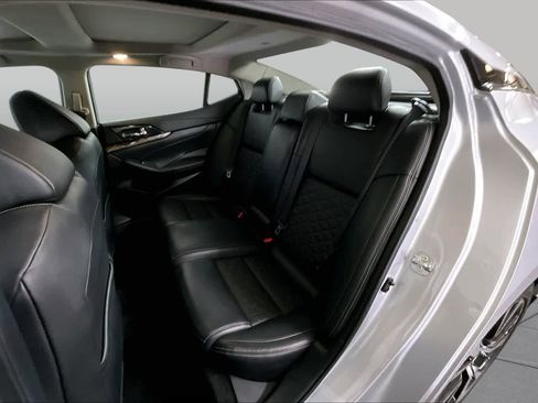 Used 2018 Nissan Maxima Platinum FWD image 21