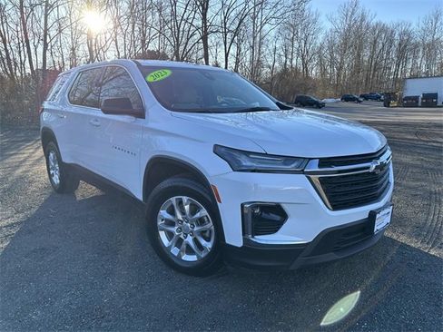 Used 2023 Chevrolet Traverse LS image 9