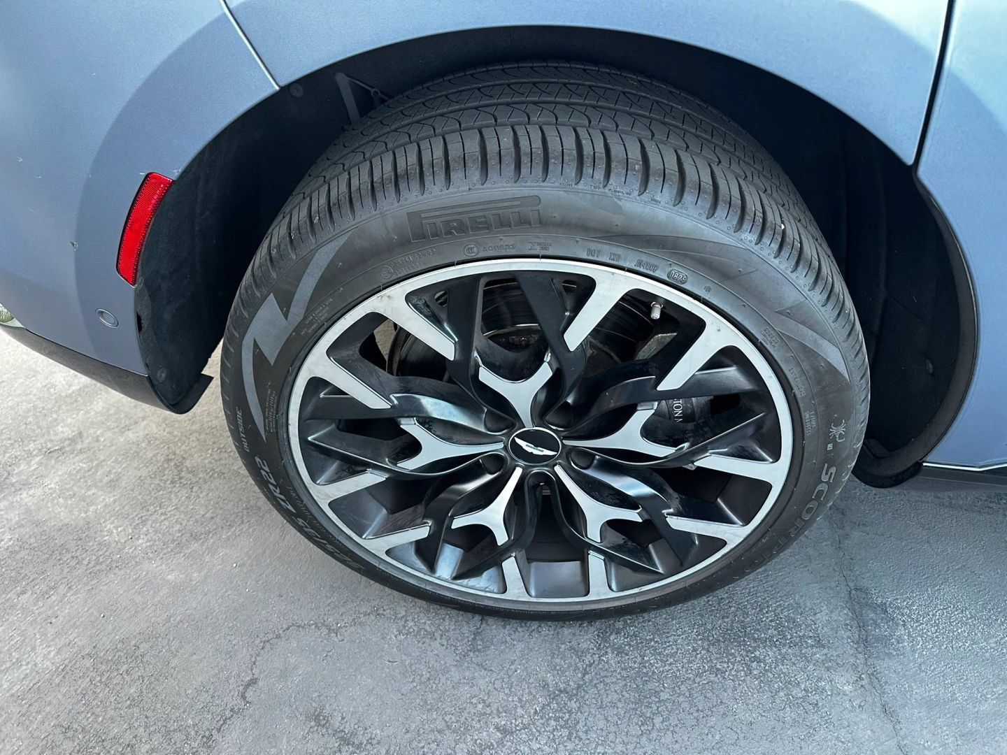 Used 2021 Aston Martin DBX AWD/4WD image 36