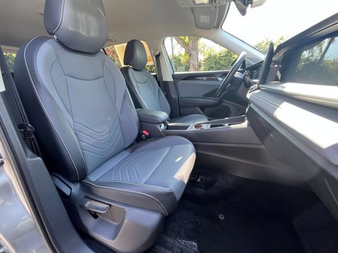 Used 2026 Volkswagen Tiguan SE AWD/4WD image 38