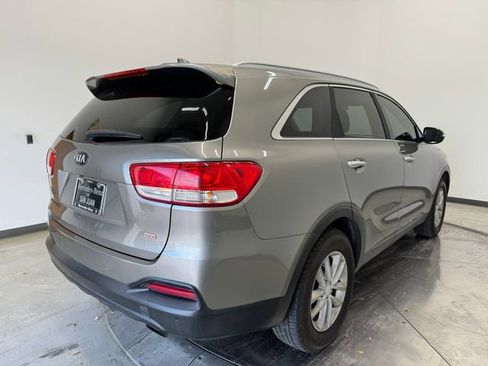 Used 2016 Kia Sorento LX w/ LX Convenience Package image 30
