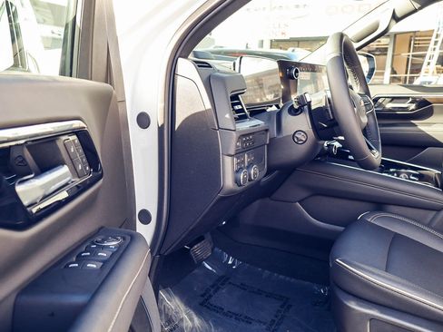 Used 2025 Chevrolet Tahoe Premier image 8