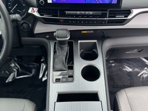 Used 2025 Toyota Sienna XLE image 22