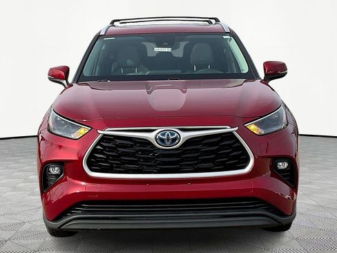 Used 2022 Toyota Highlander XLE image 2