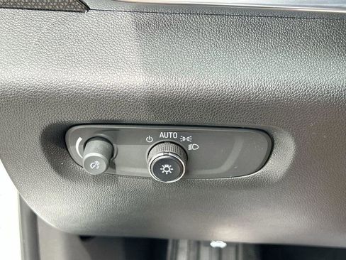 Used 2022 Chevrolet Traverse Premier image 31