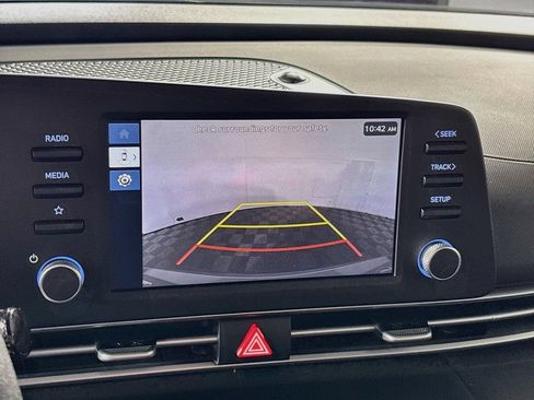 Used 2025 Hyundai Elantra Hybrid FWD image 16
