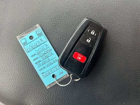 Used 2023 Toyota RAV4 XLE AWD/4WD image 33