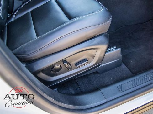 Used 2023 Ford Explorer XLT w/ Equipment Group 202A image 17