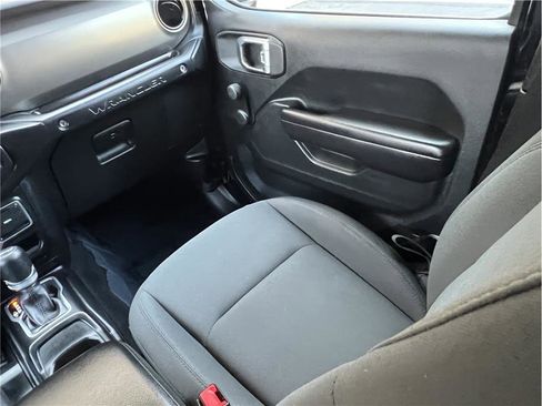 Used 2018 Jeep Wrangler Unlimited Sport image 30