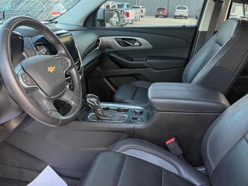 Used 2021 Chevrolet Traverse LT image 15