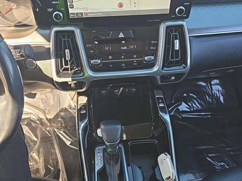 Used 2022 Kia Sorento SX image 9