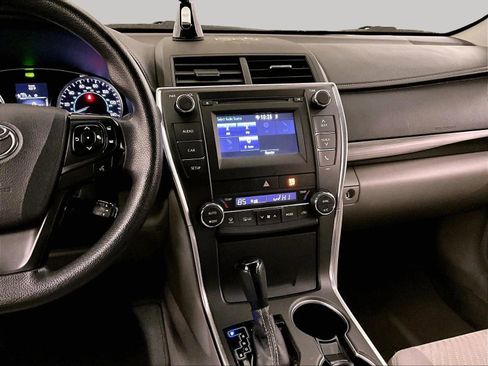 Used 2017 Toyota Camry LE image 7