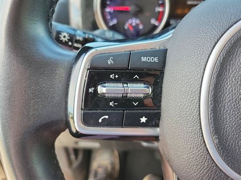Used 2022 Kia Carnival SX FWD image 18