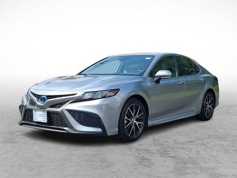 Used 2023 Toyota Camry SE FWD image 3