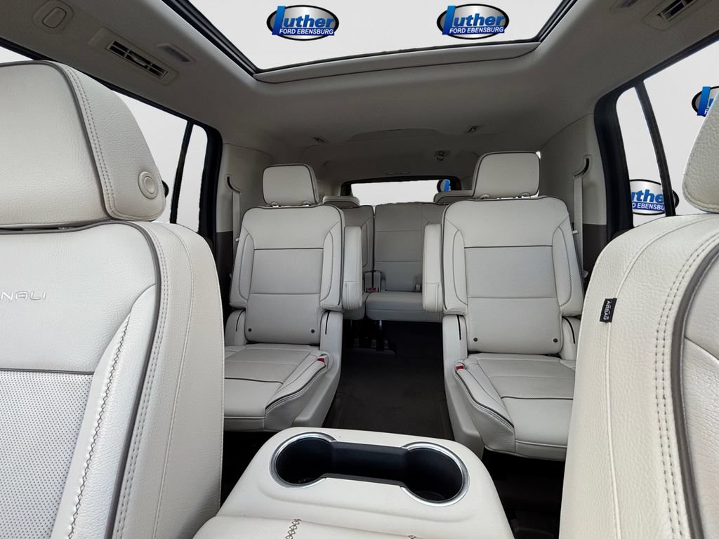 Used 2022 GMC Yukon XL Denali w/ Denali Reserve Package AWD/4WD image 29