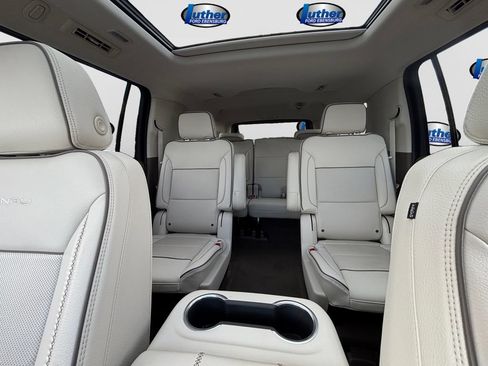 Used 2022 GMC Yukon XL Denali w/ Denali Reserve Package AWD/4WD image 29