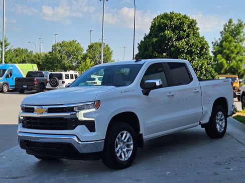 Used 2025 Chevrolet Silverado 1500 LT w/ Protection Package AWD/4WD image 3