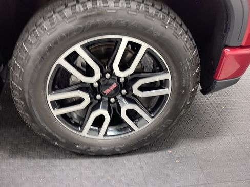 Used 2023 GMC Sierra 1500 AT4 w/ Technology Package AWD/4WD image 23