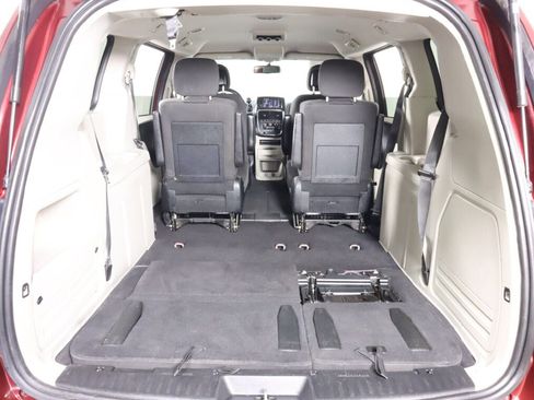 Used 2018 Dodge Grand Caravan SE w/ UConnect Hands-Free Group image 26