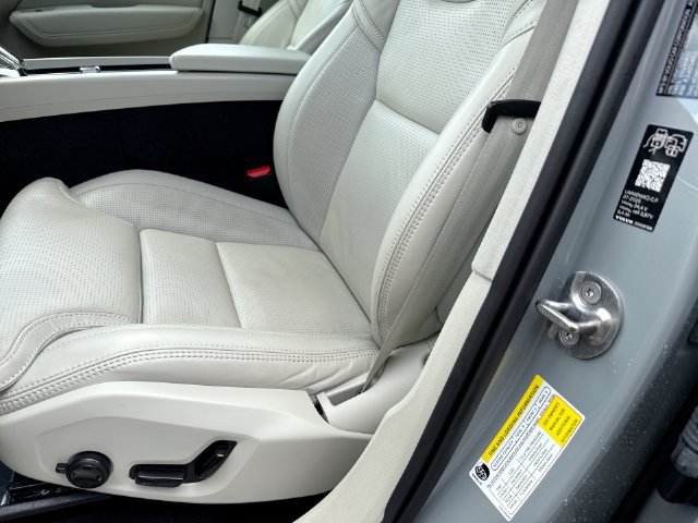 Certified 2026 Volvo XC60 B5 Ultra AWD/4WD image 17