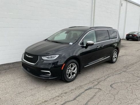 Used 2023 Chrysler Pacifica Limited image 38