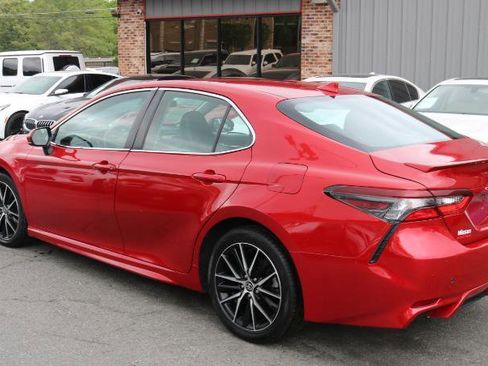 Used 2021 Toyota Camry SE FWD image 5