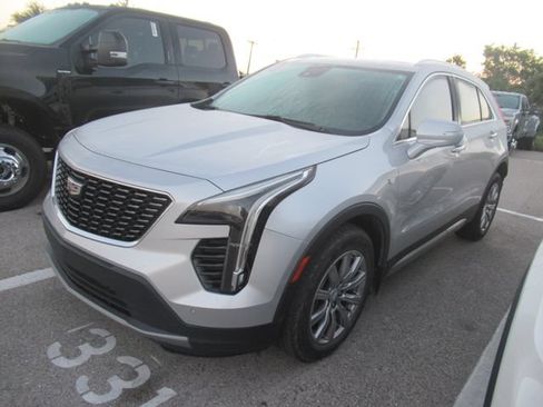 Used 2022 Cadillac XT4 Premium Luxury w/ Technology Package FWD image 3