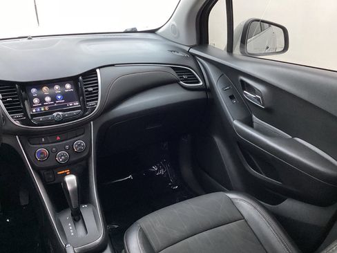 Used 2018 Chevrolet Trax LT w/ LT Convenience Package image 27