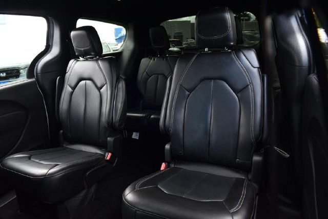 Used 2023 Chrysler Pacifica Touring-L w/ S Appearance Package FWD image 25