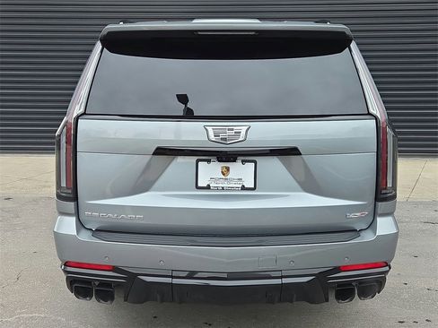 Used 2025 Cadillac Escalade ESV V image 25