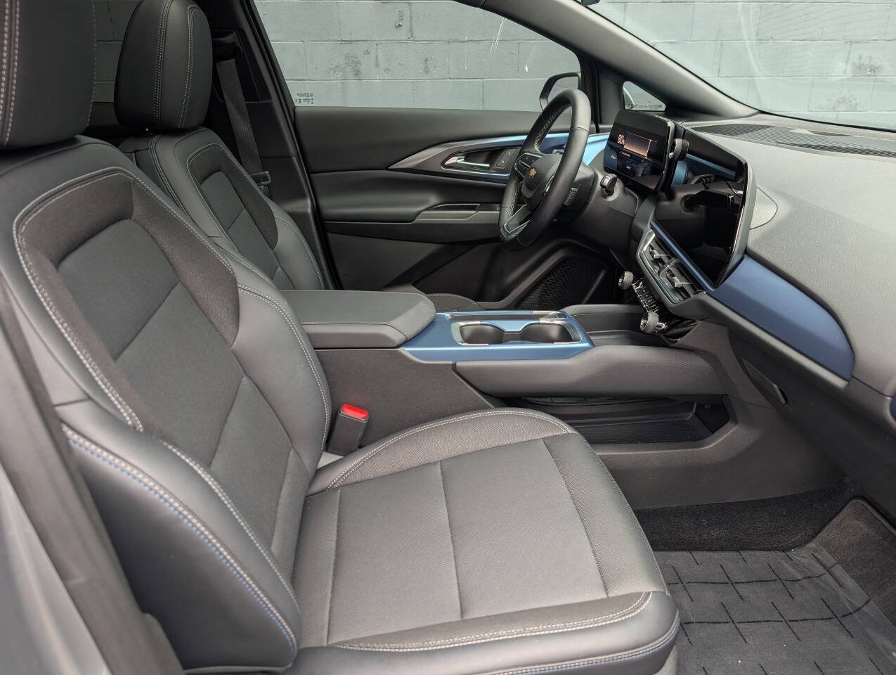 Used 2024 Chevrolet Equinox EV LT AWD/4WD image 9