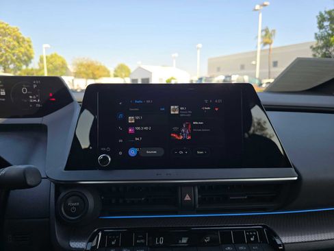 Used 2025 Toyota Prius XLE FWD image 26