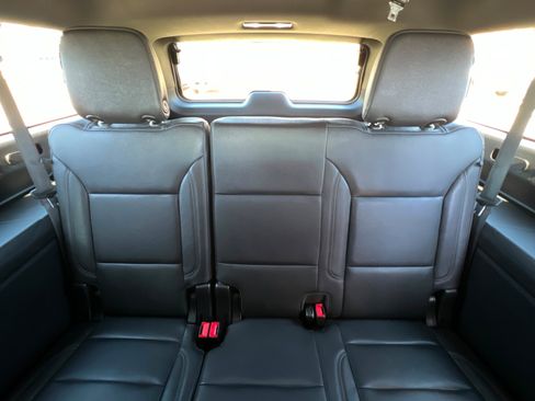 Used 2024 Chevrolet Suburban Z71 w/ Luxury Package AWD/4WD image 23