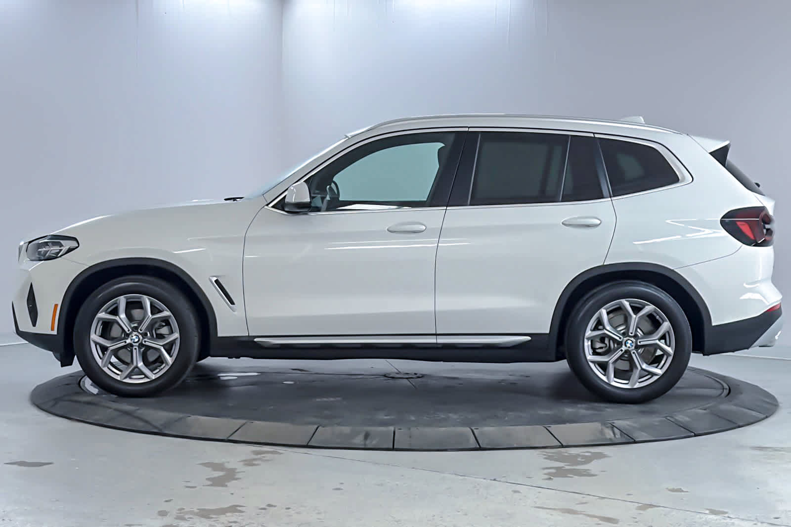 Used 2024 BMW X3 xDrive30i w/ Premium Package AWD/4WD image 5