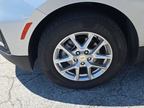 Used 2022 Chevrolet Equinox LS image 2