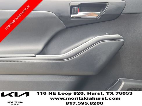 Used 2022 Toyota Highlander XLE FWD image 19