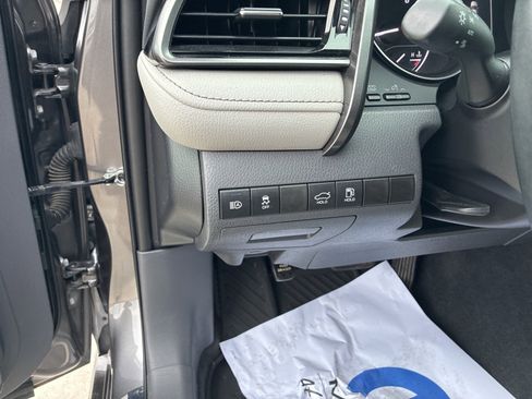 Used 2021 Toyota Camry SE w/ Convenience Package image 13