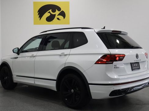 Used 2024 Volkswagen Tiguan SE R-Line image 9