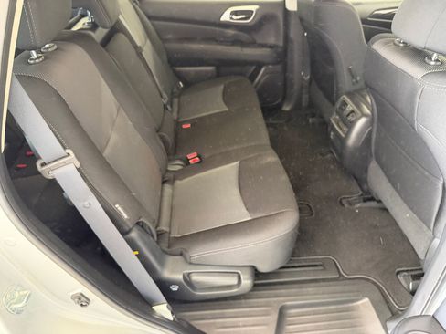 Used 2018 Nissan Pathfinder S image 28
