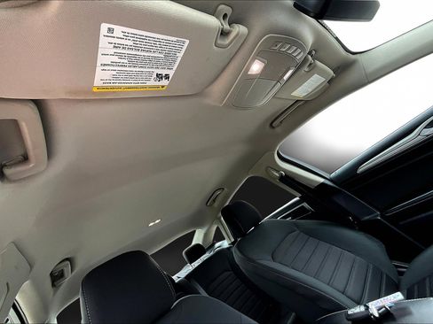 Used 2020 Ford Fusion SE image 29