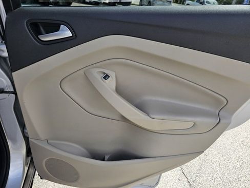 Used 2019 Ford Escape SE image 24