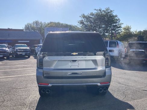 New 2025 Chevrolet Suburban Premier image 6