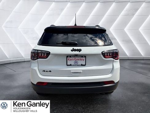 Used 2022 Jeep Compass Latitude AWD/4WD image 3