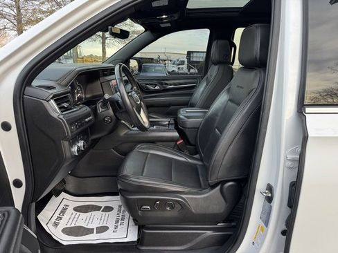 Used 2021 GMC Yukon Denali w/ Denali Premium Package image 16
