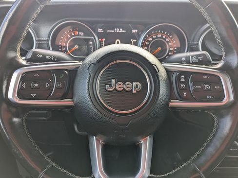 Used 2020 Jeep Gladiator Overland image 16