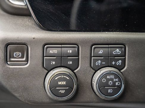 Used 2022 Chevrolet Silverado 1500 LT Trail Boss w/ Convenience Package II AWD/4WD image 39
