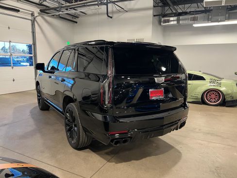 Used 2026 Cadillac Escalade V w/ LPO, ONYX Package image 5