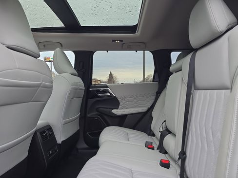 New 2026 Mitsubishi Outlander SEL image 25