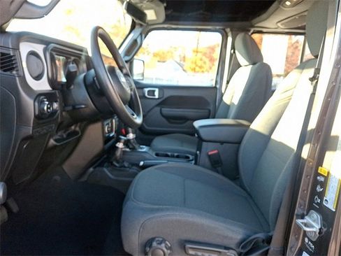 Used 2024 Jeep Gladiator Sport image 10