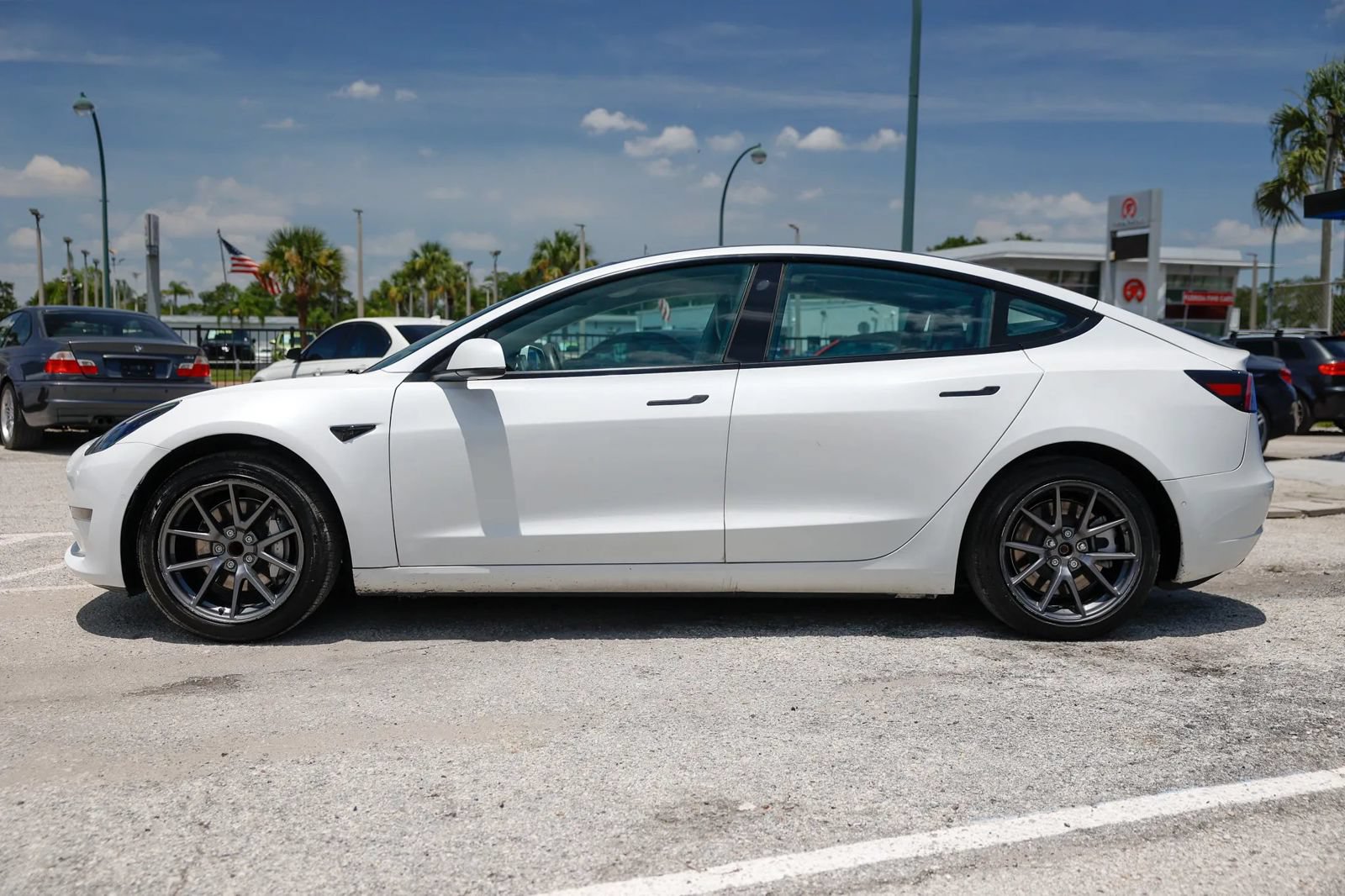 Used 2021 Tesla Model 3 Standard Range Plus RWD image 3